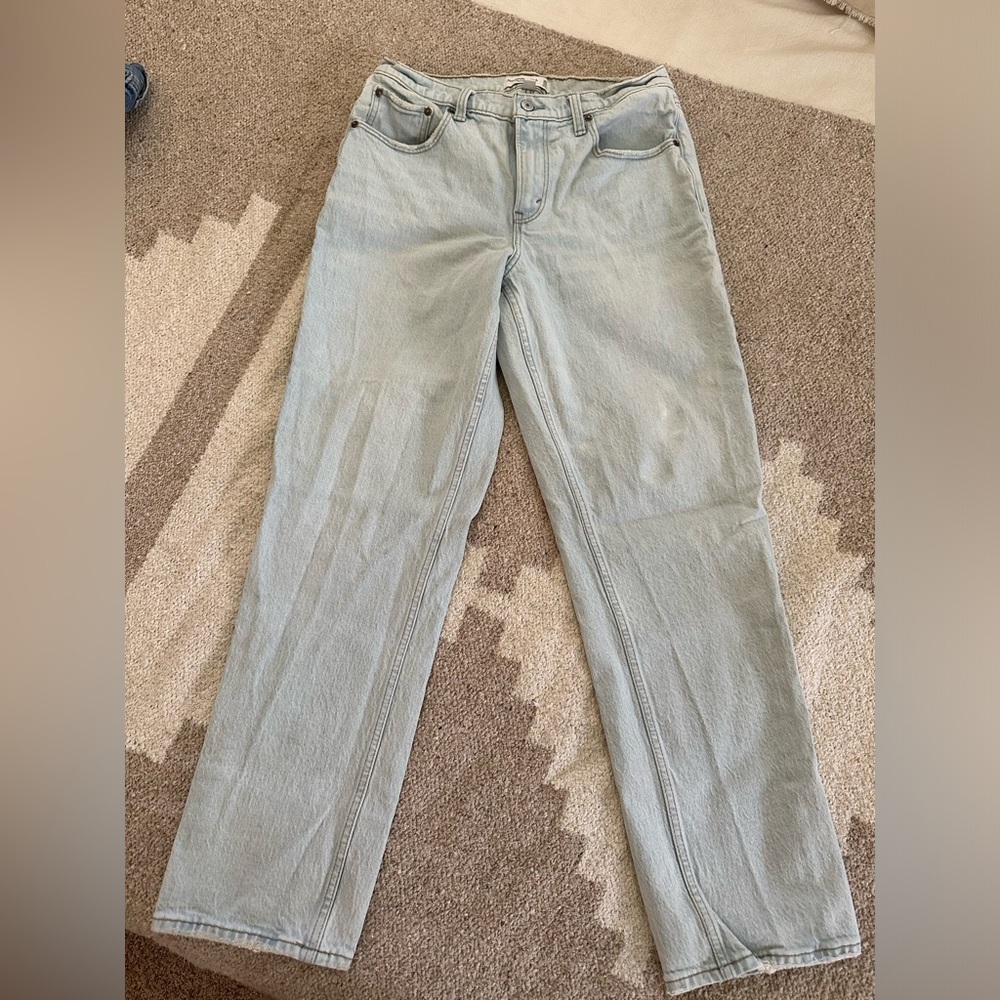 Abercrombie curve Love Mid-Rise Straight Jean